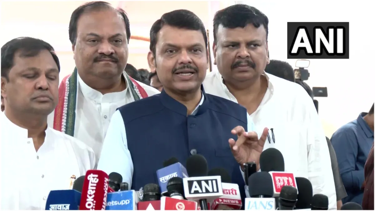 Devendra Fadnavis gave this advice on Nishikant Dubey statement on Raj Thackeray- India TV Hindi
