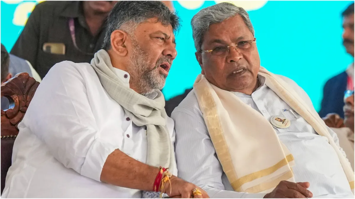 Political turmoil in Karnataka DK Shivakumar meets Priyanka Gandhi CM Siddaramaiah will reach Delhi - India TV Hindi