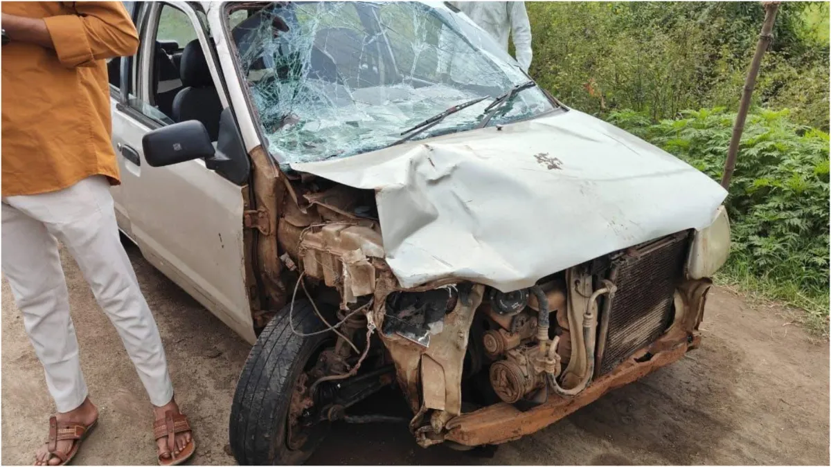 Fierce collision between motorcycle and car in Nashik 7 people died 2 people injured
