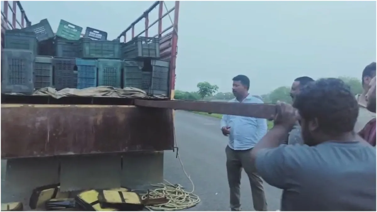 Pushpa is becoming a ganja smuggler day by day smuggling in a unique way police finally caught him- India TV Hindi