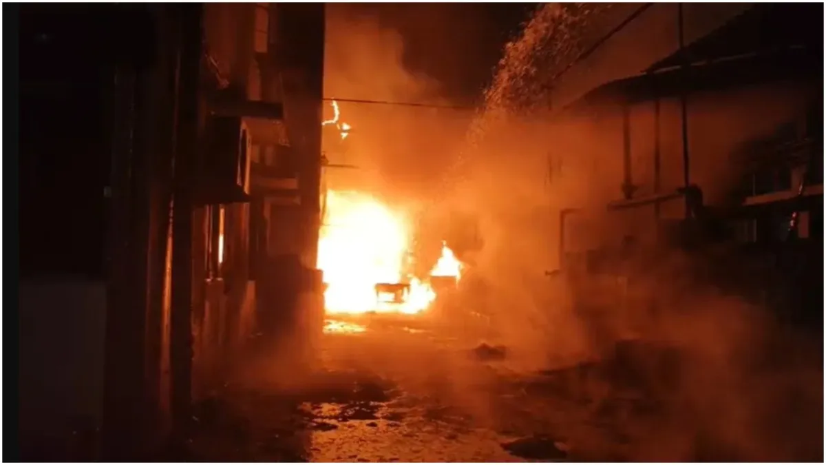 Massive fire breaks out at chemical company in Navi Mumbai Turbhe MIDC- India TV Hindi