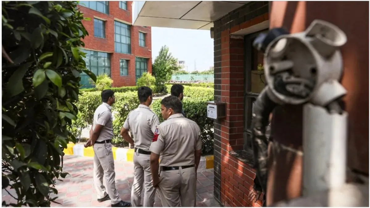 Pune IT engineer commits suicide by jumping from the 7th floor of the company apologizes to his fath- India TV Hindi