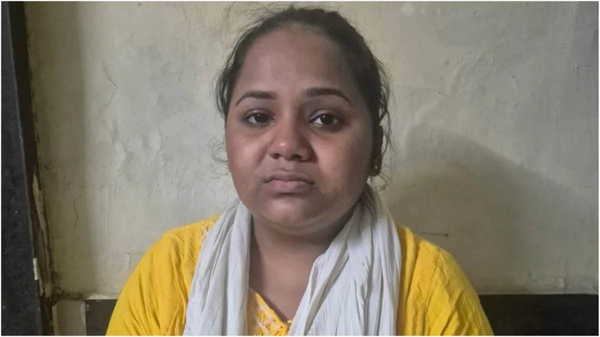 Teacher burns hand of innocent child for bad handwriting case registered against accused teacher- India TV Hindi