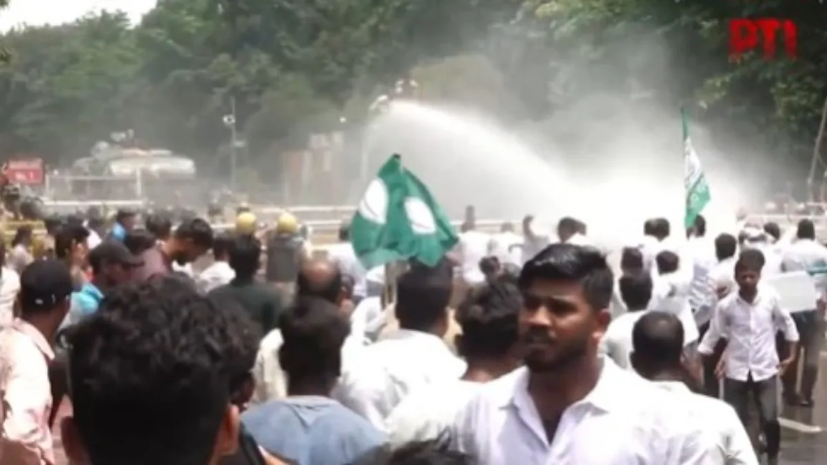 छात्रा की मौत के विरोध में सड़क पर उतरे लोग