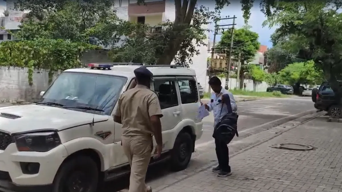 DCP Car help- India TV Hindi