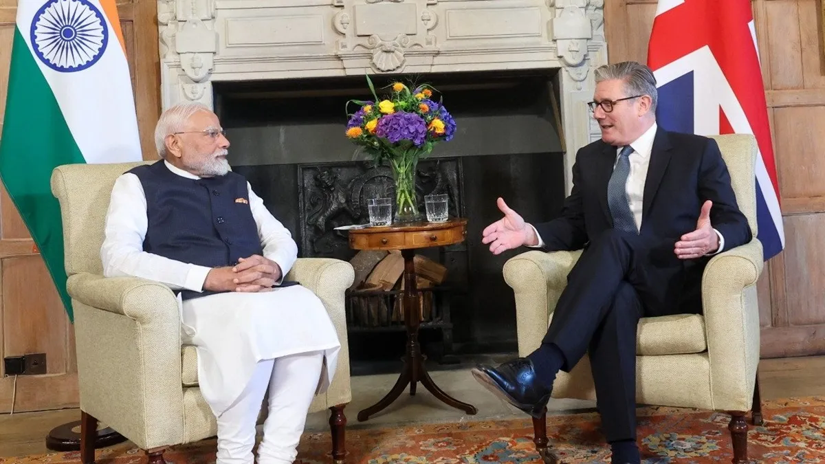 Narendra Modi (L) Keir Starmer (R)- India TV Hindi