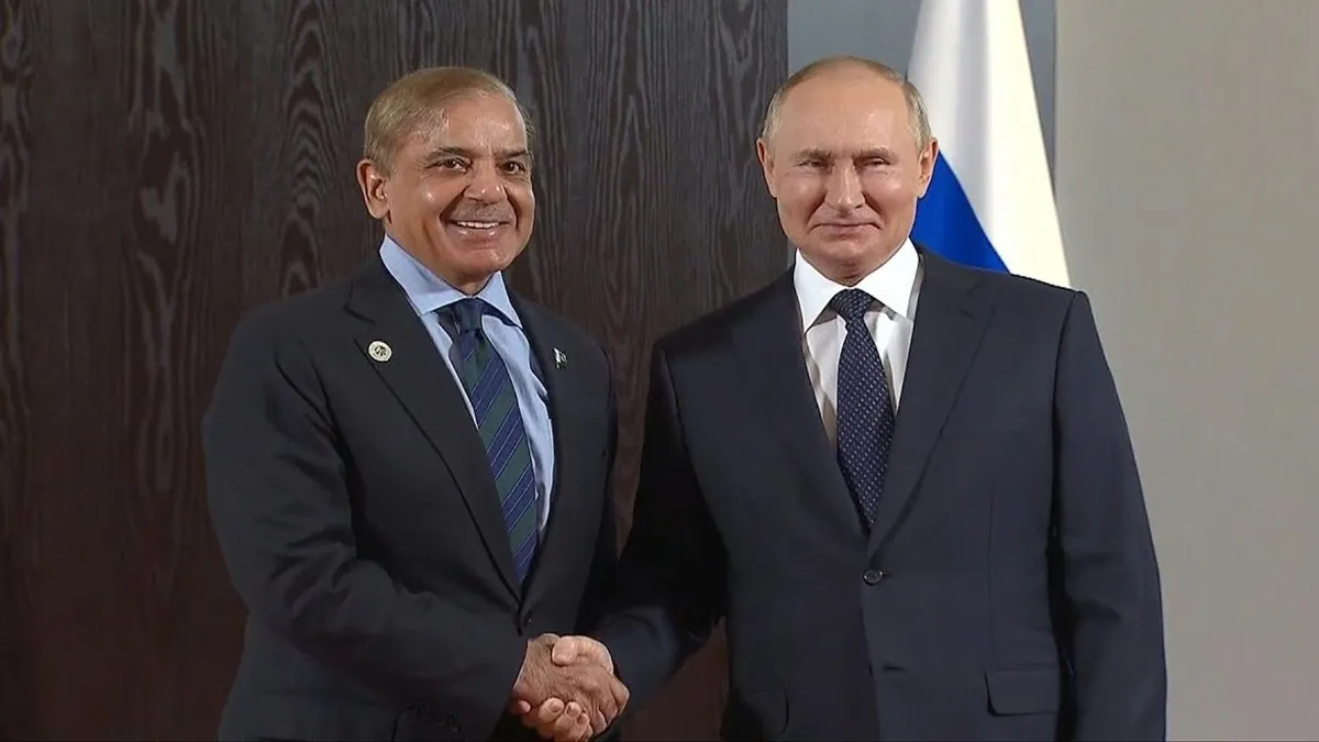 Shehbaz Sharif (L) Vladimir Putin (R)- India TV Hindi
