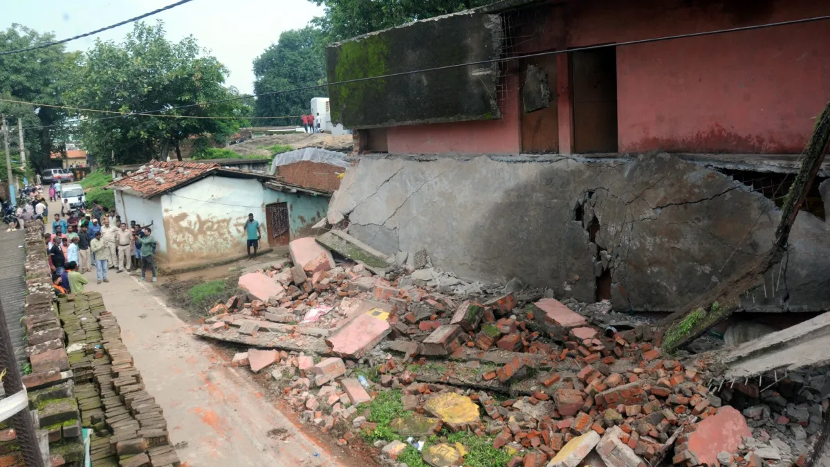Ranchi school roof falls- India TV Hindi