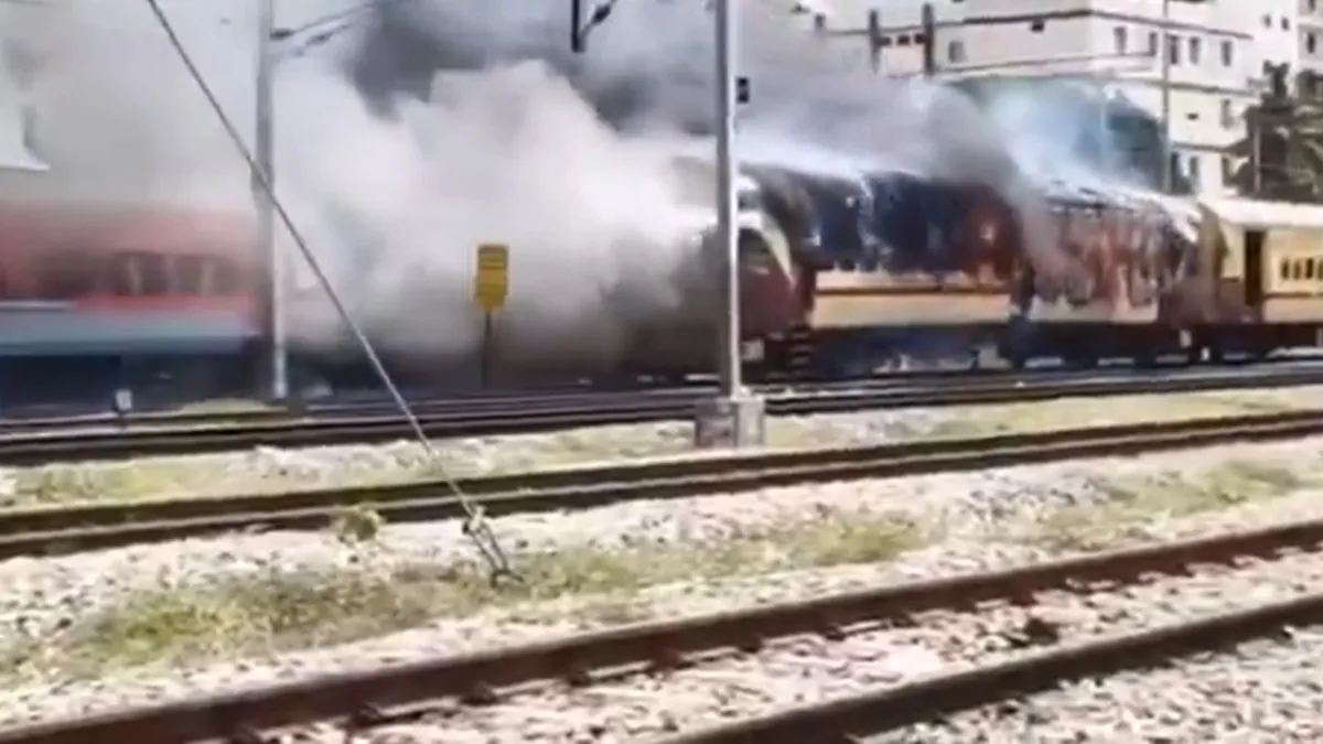 Train fire- India TV Hindi