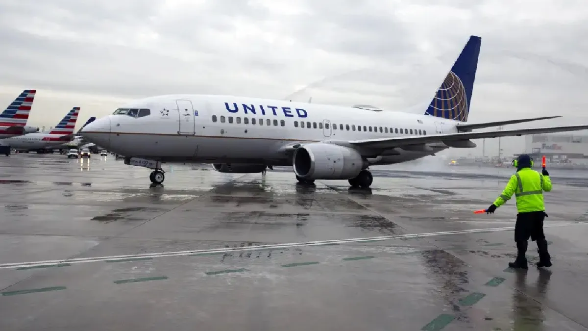 यूनाइटेड एयरलाइंस का विमान- India TV Hindi