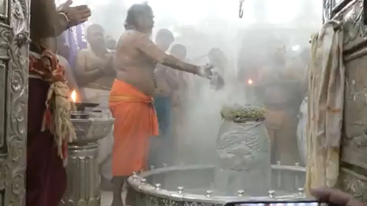 उज्जैन के महाकालेश्वर मंदिर में की गई भस्म आरती।- India TV Hindi