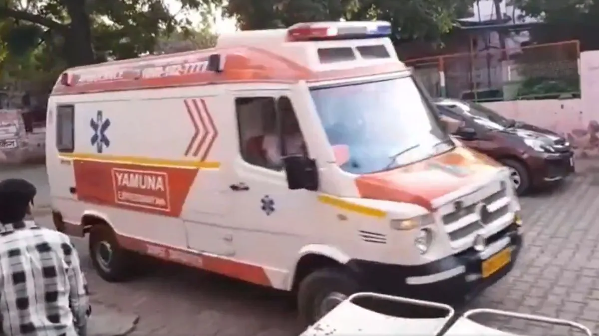 कार सवार 6 लोगों की हुई मौत।- India TV Hindi