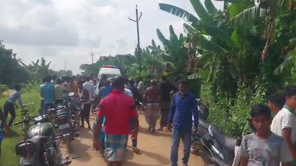 आग लगाने के बाद आरोपी हुए फरार।- India TV Hindi