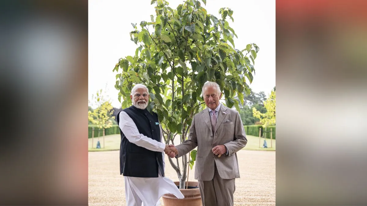 PM MODI king charles gift