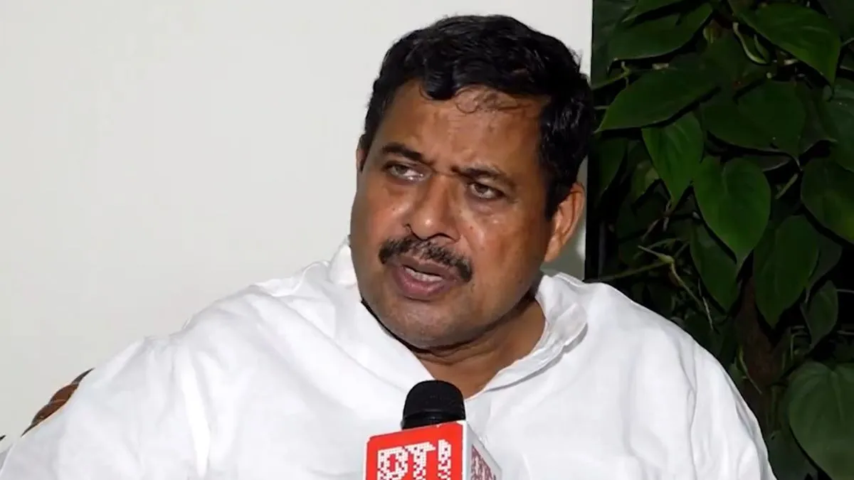 जेडीयू सांसद गिरधारी यादव को कारण बताओ नोटिस जारी।- India TV Hindi