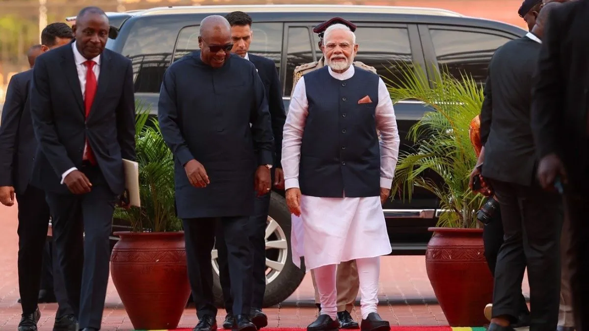 प्रधानमंत्री नरेंद्र मोदी और घाना के राष्ट्रपति जॉन महामा