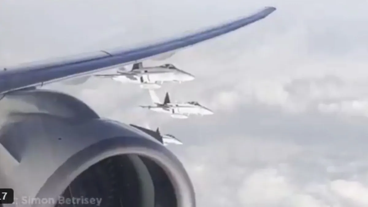 ट्रंप के गोल्फ कोर्स के ऊपर उड़ते विमान को खदेड़ते फाइटर जेट।- India TV Hindi