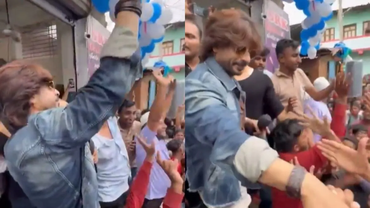 शाहरुख खान के हमशक्ल को देखने के लिए जुटी हजारों लोगों की भीड़- India TV Hindi