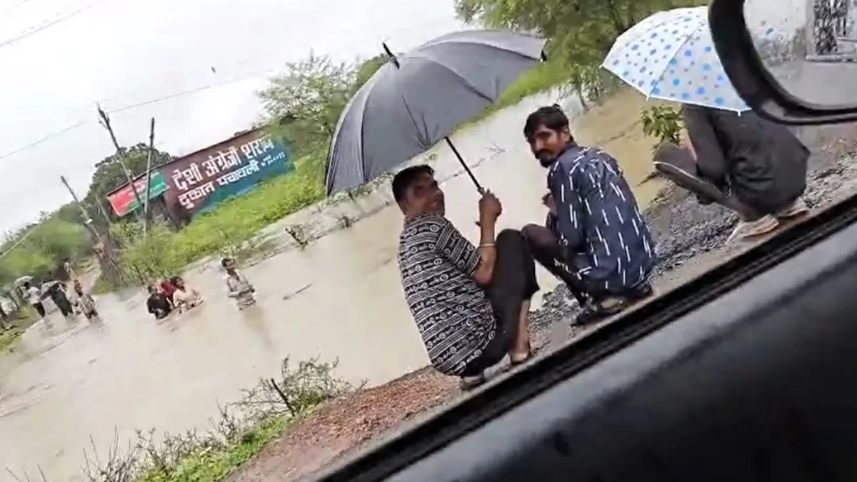 शराब लेने के लिए पुलिया पार कर जाते हैं लोग- India TV Hindi