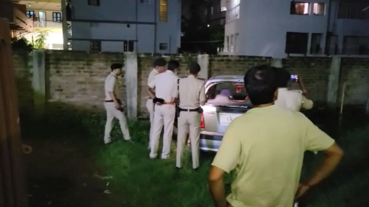 मौके पर जांच करती पुलिस- India TV Hindi