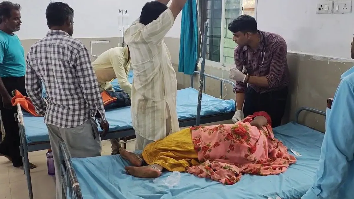 परिवार के तीन लोगों की मौत।- India TV Hindi