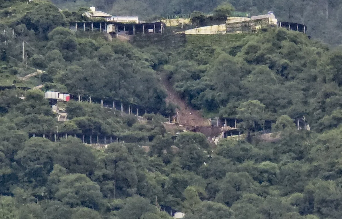 भूस्खलन के बाद कटरा प्रशासन का आदेश।- India TV Hindi