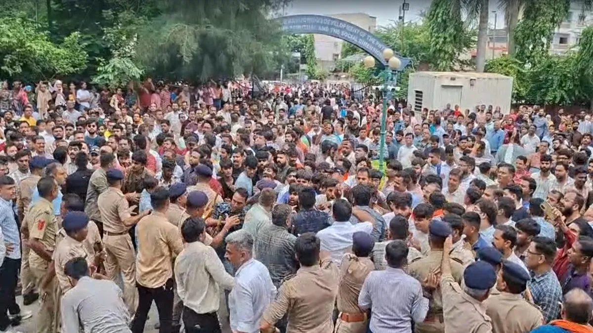 गुस्साएं लोगों ने...- India TV Hindi