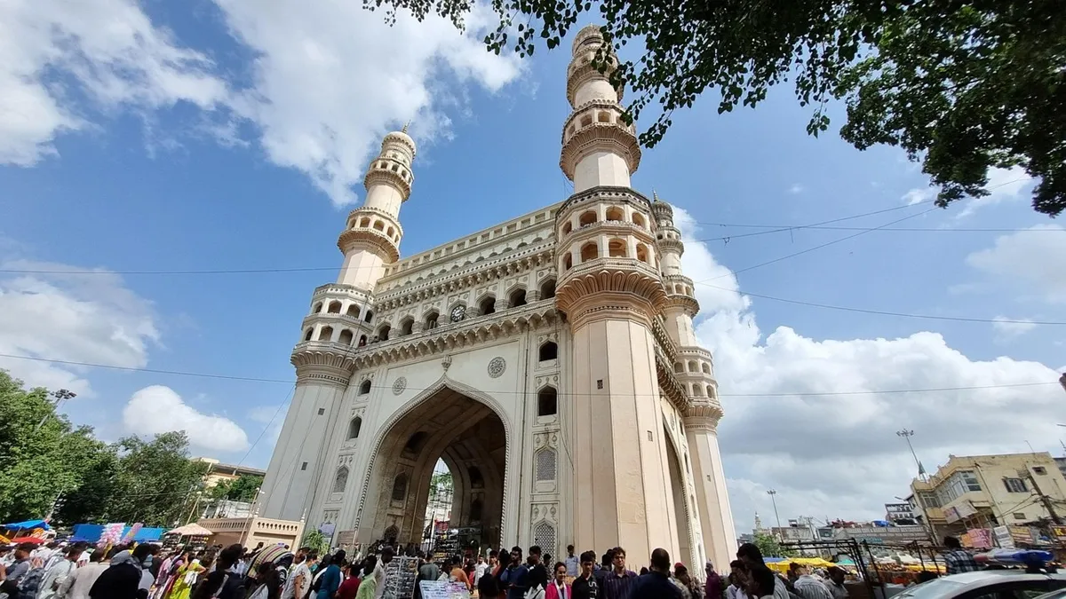 हैदराबाद स्थित चार मीनार।- India TV Paisa
