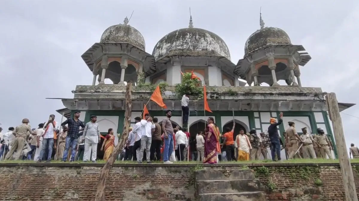 फतेहपुर मंदिर vs मकबरा- India TV Hindi