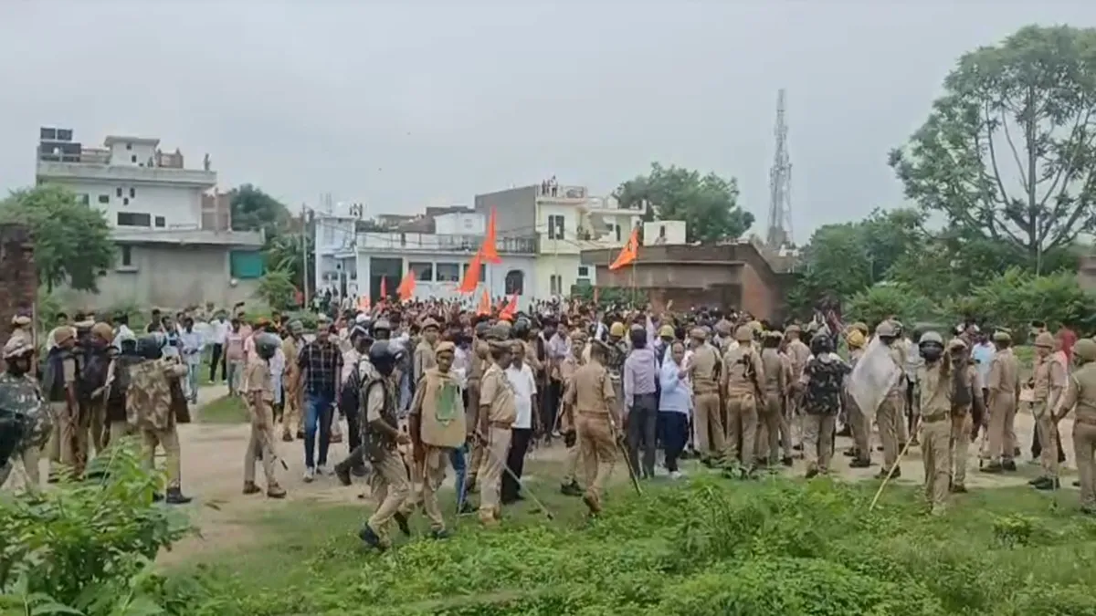सड़कों पर उतरे हिंदू...- India TV Hindi