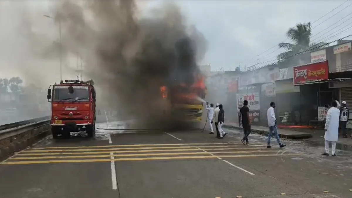 bus fire- India TV Hindi