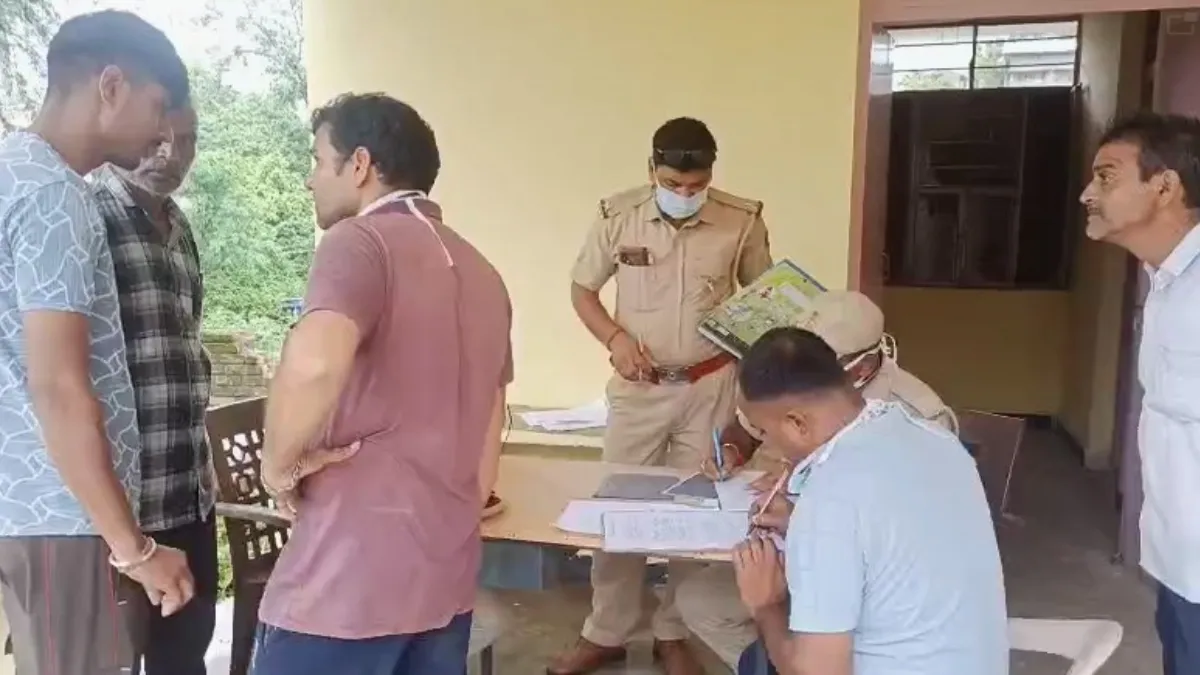 पुलिस मामले की जांच कर रही है।- India TV Hindi