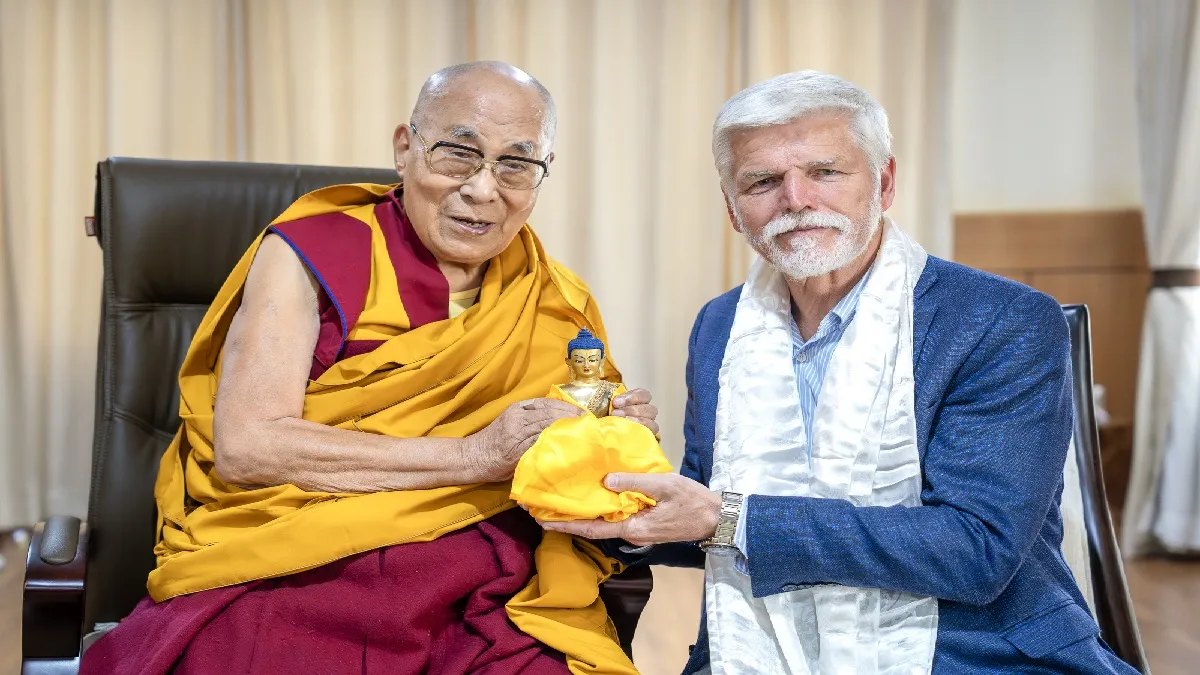 Czech Republic President Petr Pavel (R) met Dalai Lama (L) - India TV Hindi