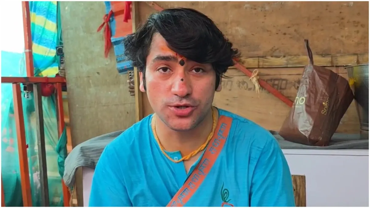 Sisters from across the country tied Rakhi to Baba Bageshwar video surfaced- India TV Hindi