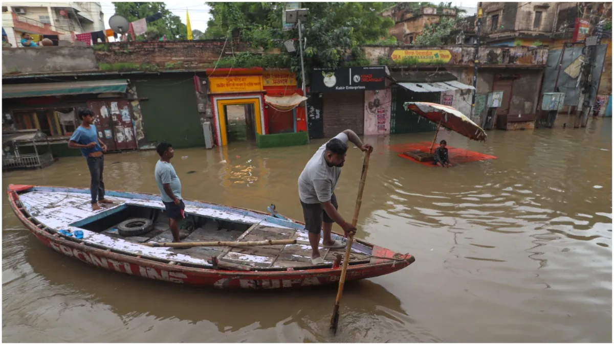 Purvanchal flood faded the happiness of Rakshabandhan many people reached their sisters house by boa- India TV Hindi