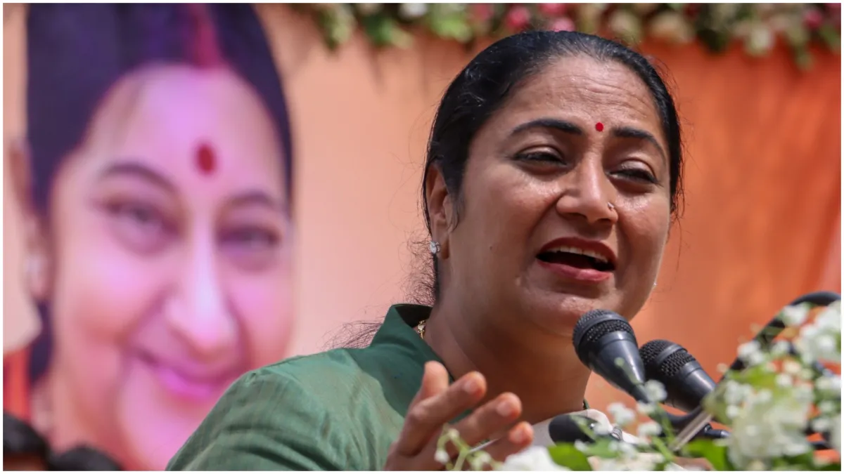 Rekha Gupta Government approves Delhi Mitra app citizens can register complaints online- India TV Hindi