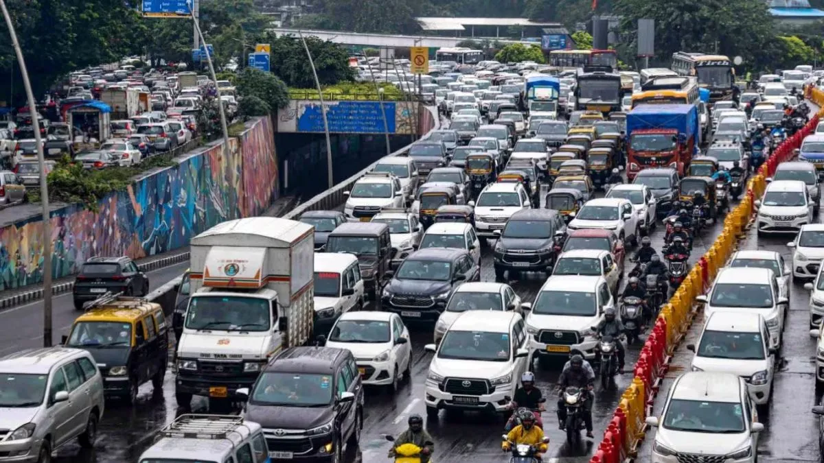 मुंबई की सड़कों पर ट्रैफिक जाम- India TV Hindi