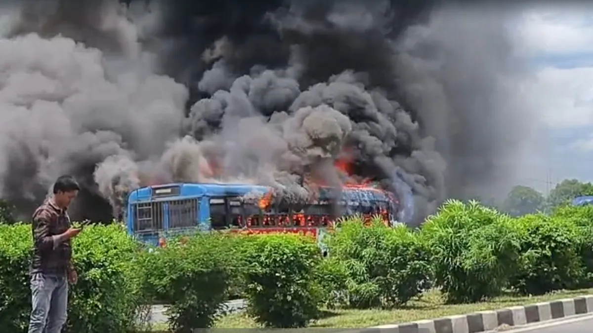 bus Fire- India TV Hindi