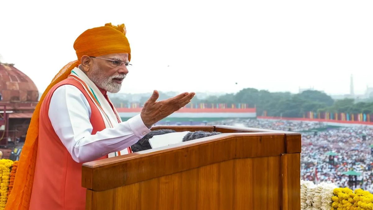दिल्ली के लाल किले की प्राचीर से शुक्रवार को स्वतंत्रता दिवस के मौके पर भाषण देते हुए प्रधानमंत्री न- India TV Hindi