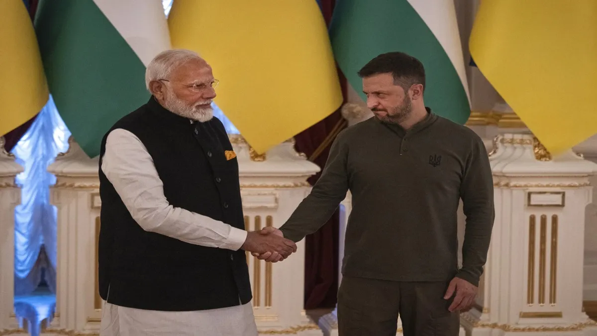 PM Narendra Modi (L) Volodymyr Zelenskyy (R)- India TV Hindi
