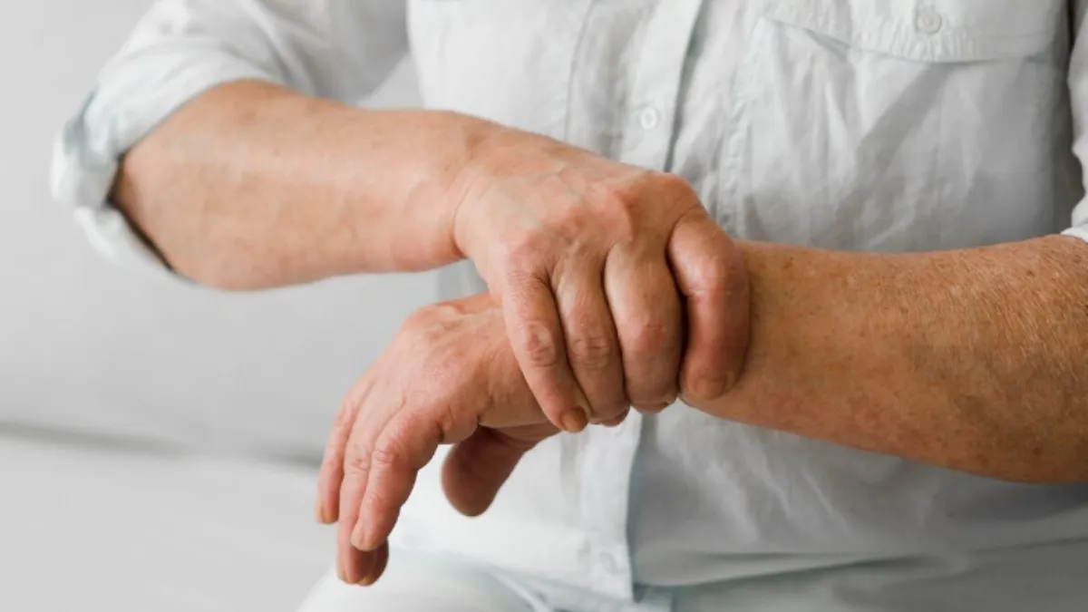 हाथ-पैर सुन्न पड़ना- India TV Hindi