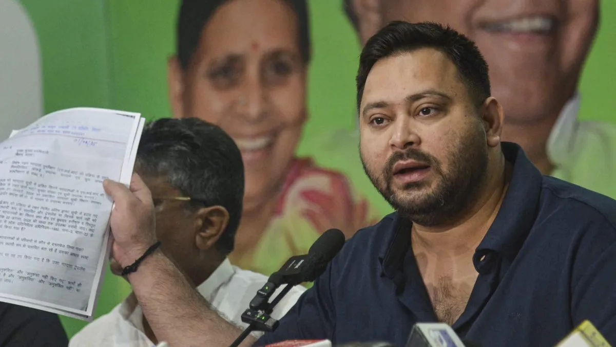 Tejashwi Yadav EPIC controversy, Tejashwi voter ID issue- India TV Hindi