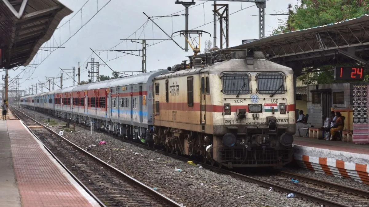 indian railways, indian railways revenue, indian railways income, indian railways revenue in fy 2023- India TV Paisa