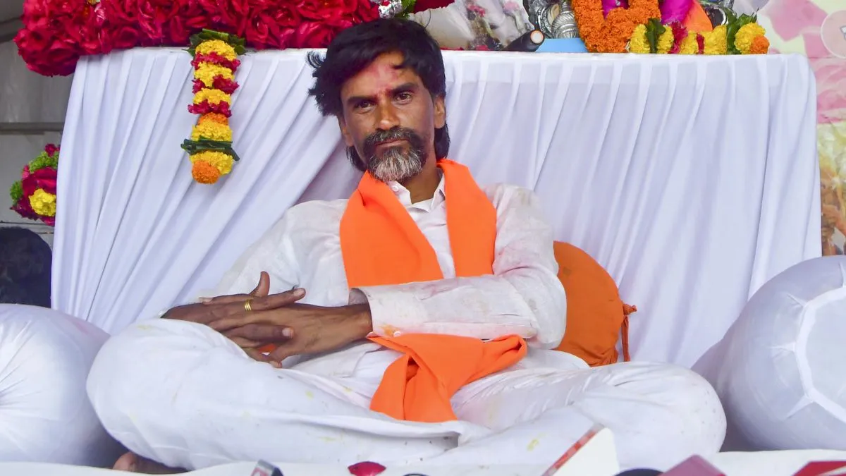 भूख हड़ताल पर बैठे मनोज जरांगे।- India TV Hindi