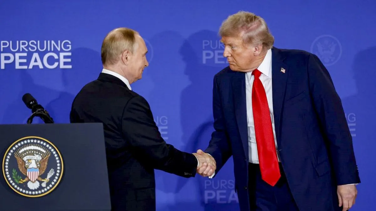 रूस के राष्ट्रपति पुतिन (बाएं) और अमेरिकी राष्ट्रपति डोनाल्ड ट्रंप (दाएं)- India TV Hindi