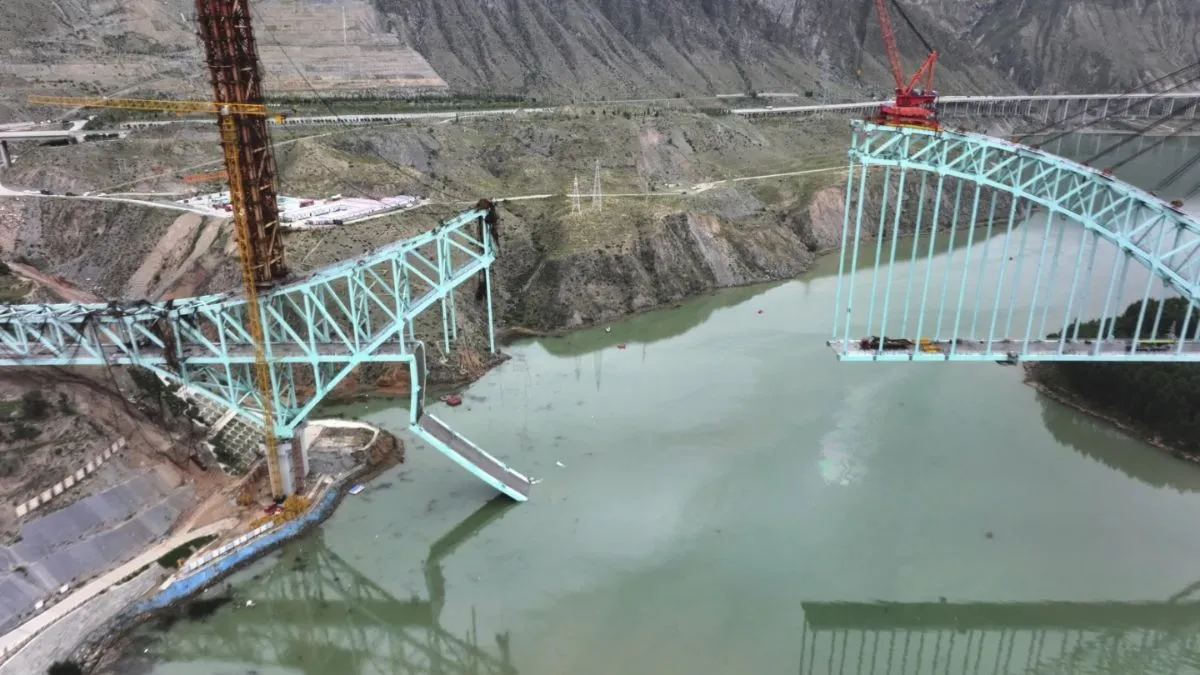 चीन में गिरान निर्माणाधीन पुल। - India TV Hindi