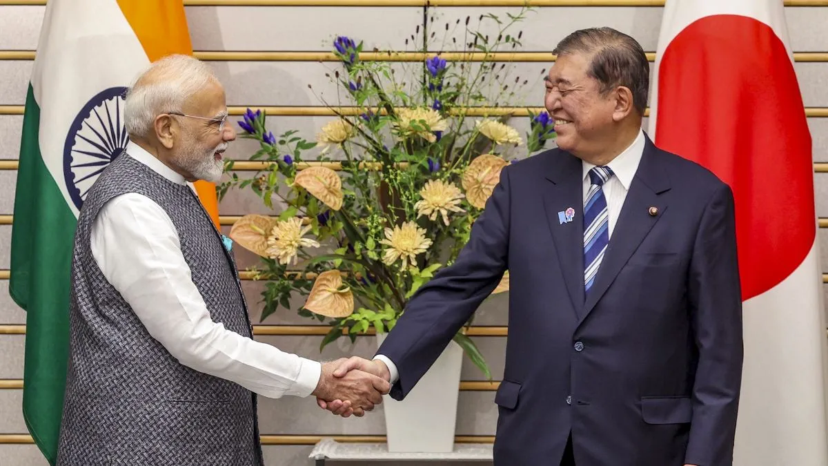प्रधानमंत्री नरेंद्र मोदी (बाएं) और जापान के समकक्ष शिगेरू इशिबा- India TV Hindi
