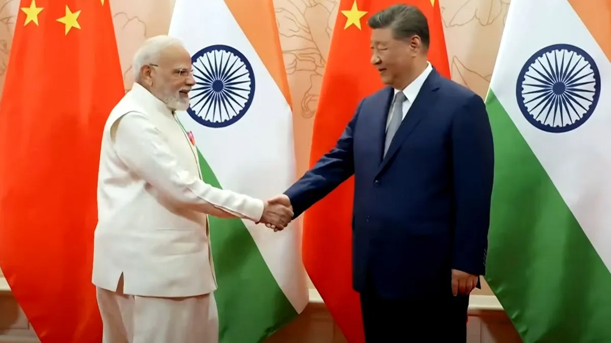 चीन के त्येनजिन में द्विपक्षीय बैठक के दौरान पीएम मोदी (बाएं) और चीन के राष्ट्रपति शी जिनपिंग (दाएं)- India TV Hindi