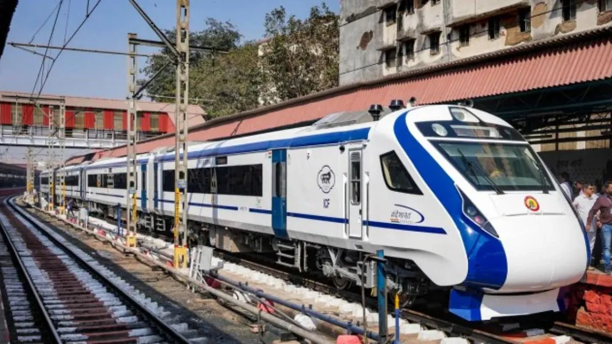 vande bharat, vande bharat express, vande bharat express train, mumbai central gandhi nagar capital - India TV Paisa