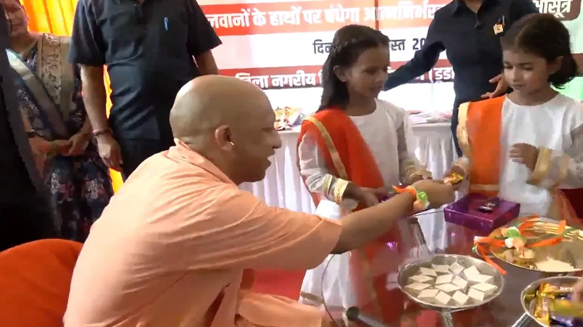 cm yogi rakshabandhan- India TV Hindi